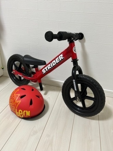 ストライダースポーツモデル　赤　新品同様　ほぼキズなし　とヘルメット