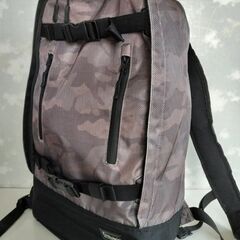 【格安で】RYZおしゃれで本格的なバックパックPC収納カモ柄