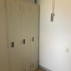 3人用ロッカー