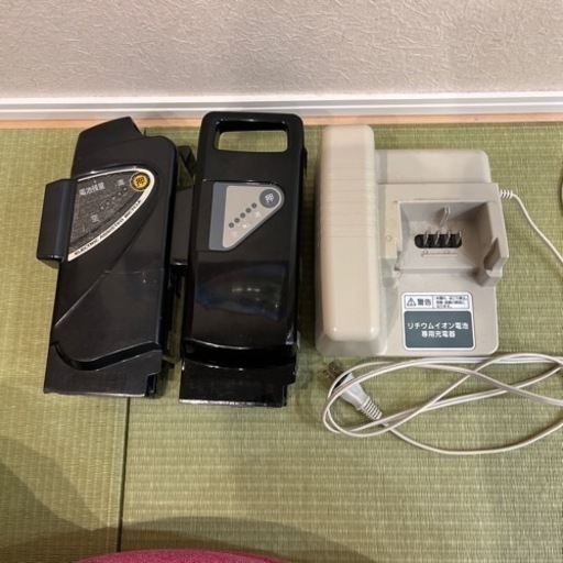 電動自転車のバッテリー2個　充電器