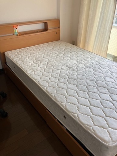 収納、ライト付きセミダブルベッド