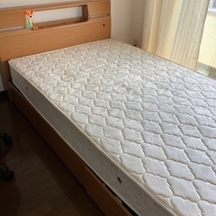 収納、ライト付きセミダブルベッド