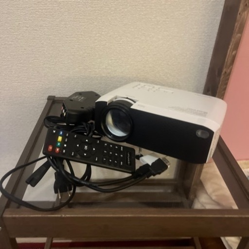 プロジェクター　有線あり