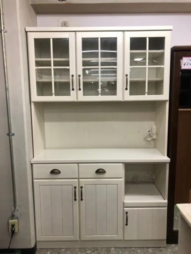 カントリー調　ホワイト食器棚