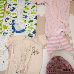 赤ちゃん10点セット　サイズ 50 60 70 洋服 肌着 ニット帽 カバーオール 中古品の画像