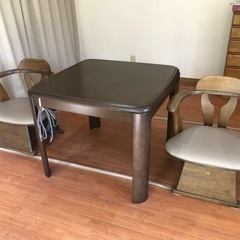 コタツ　テーブルタイプ　回転イス2脚付き