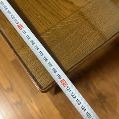 実木テーブルの画像