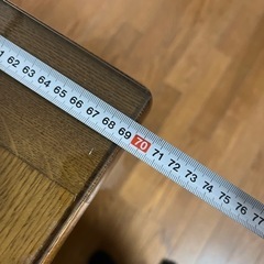 実木テーブルの画像