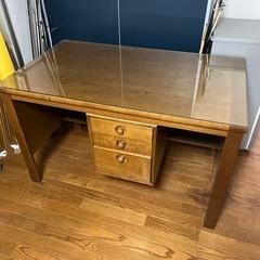 実木テーブルの画像