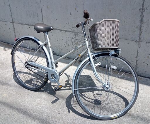 キレイな自転車　４段ギア、自動LEDライト、鍵付き、整備済み！