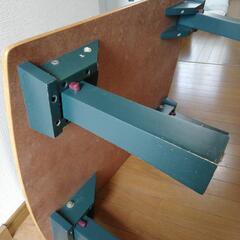 古いけどがっしりしたテーブルですの画像