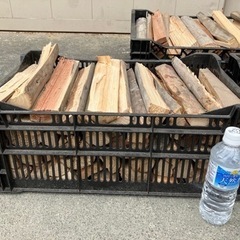 薪　キャンプ　焚き火　1ケース分の画像