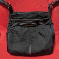 ブラックショルダーバッグ