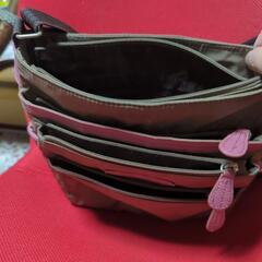 カーキ×ピンク　ショルダーバックの画像