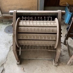 かなり古い脱穀機？