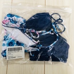 ほぼ未使用：花柄の水着の画像