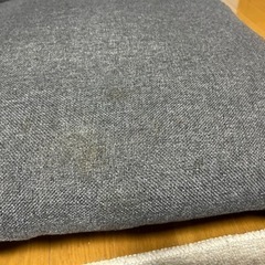 お話し中！ニトリ　座椅子　シミ汚れあり　一年半ほど使用の画像