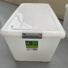 アイリスオーヤマ製　コロ付き収納ボックス