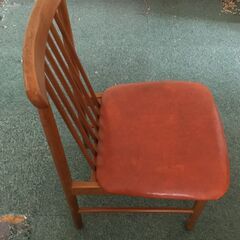 古いダイニングチェアの画像