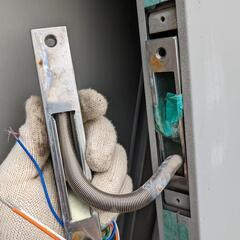 スチール扉 丁番つき 通電金具 DIY 小屋 倉庫 物置などに の画像