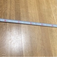 ダイニングテーブル(表面に多少の塗装めくれや落書き跡有り)の画像