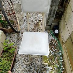 折りたたみのイス