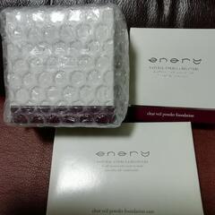 ファンデーションと専用ケース