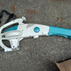 マキタのブロワ兼集塵機（有線）延長コードあり