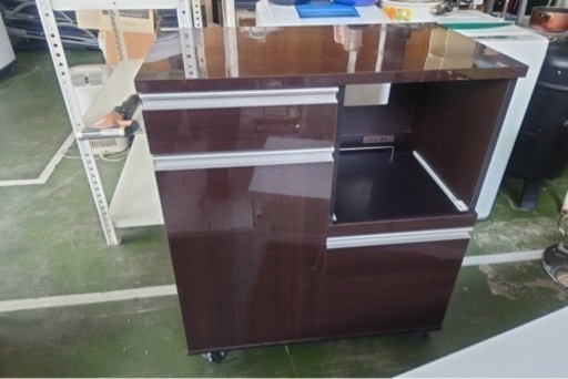 キッチン収納　ぐらつきあり　表面傷多め　ブラウン　中古