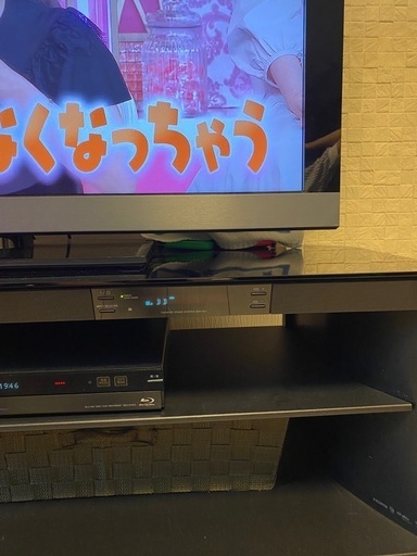 テレビとサウンド付テレビ台のセット