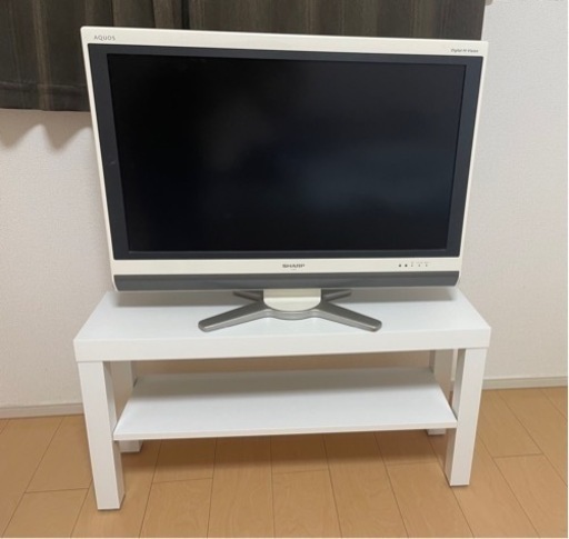 SHARP32型液晶テレビ【IKEAの台付】