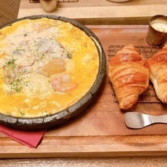 明日６月６日ランチかカフェに行ける方☺️