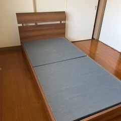 シングルベッド　フレームのみ