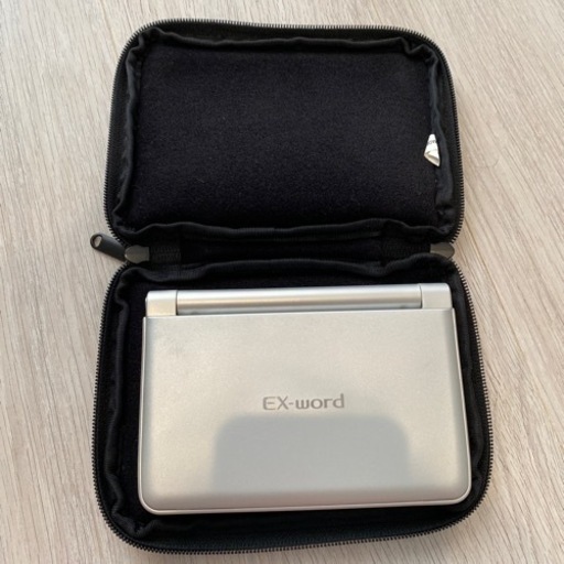 【取引中】電子辞書　中古品　ケース付き