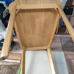 ダイニングテーブルの画像