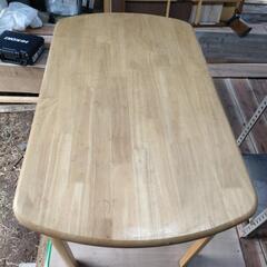 ダイニングテーブルの画像