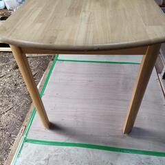 ダイニングテーブルの画像