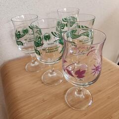 ビールグラス5つ