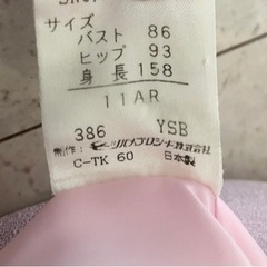 ワンピースにジャケットのスーツの画像