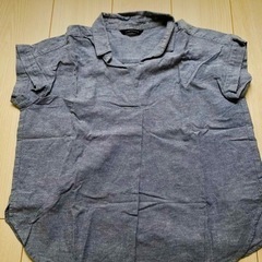 水色カットソー