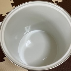  【美品】大きなホーロー缶の画像
