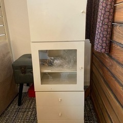 白い3段の棚を差し上げますの画像