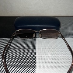 TOMMY HILFIGER トミー　ヒルフィガー　サングラスの画像