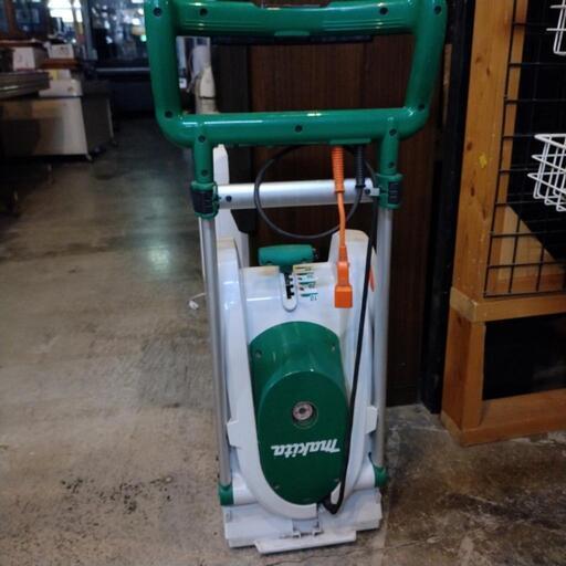 【緊急値下げ！定価20,000円以上　これからの季節にオススメ！ makita 電動芝刈り機】