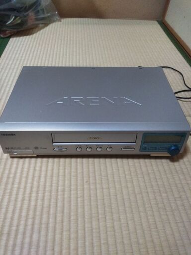 ビデオデッキ　TOSHIBA VHS ARENA