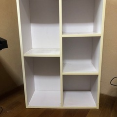 白のカラーボックスの画像