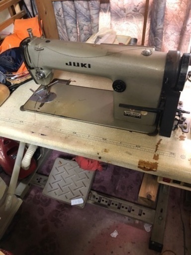 またまた値下げしました。大幅に値下げしました。母が内職で使っていた、JUKIの工業用ミシン