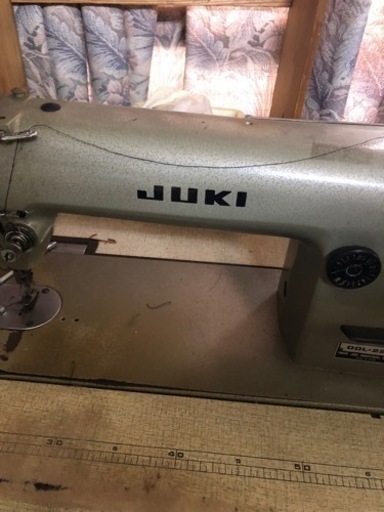 またまた値下げしました。大幅に値下げしました。母が内職で使っていた、JUKIの工業用ミシン