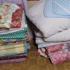布団各種　1枚200円【引き取りに来ていただける方限定】