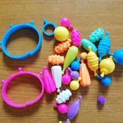 女の子　ビーズ　おもちゃ　知育玩具　アクセサリー　ポップ　メイキングトイの画像